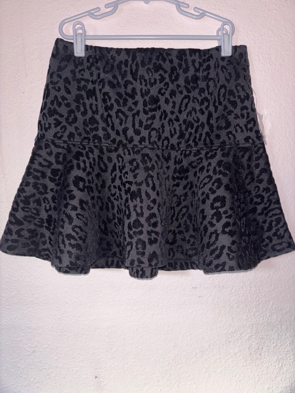 Forever 21 NWT Black Gray Leopard Print Skater Mini Skirt Size S Drop Waist